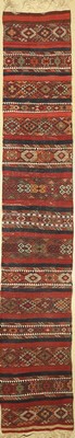 Antiker Shahsawan Kelim, Persien, um 1900, Wolle auf Wolle, ca. 455 x 75 cm, EHZ: 2-3(2 kleine Löcher).