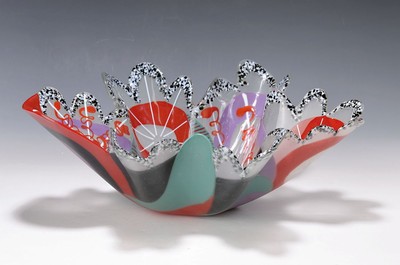 Richard La Londe, 1950, grosse Künstlerschale von 1984, Fächerschale aus farblosem Glas, innen u. außen mit polychromenAufschmelzungen, Unterseite ...