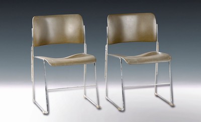4 David Rowland 40/4 Stapelstühle, hergestellt von GF im Jahr 1974, Metalldraht-Chrom Gestell, metallgeformter Sitz, Rücken in Quarzgrau, können ...