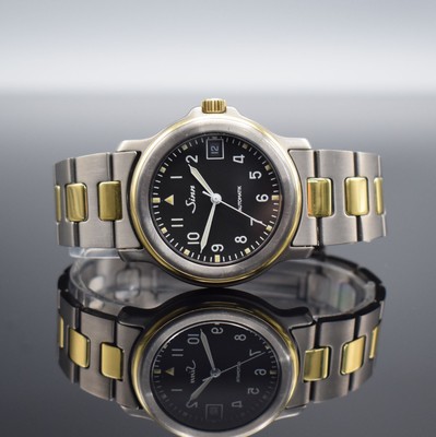 SINN Chronometer Herrenarmbanduhr, Schweiz/ Deutschland um 1995, Automatik, Titan/Gold komb., Gliederband m. Faltschl., schwarzes Zifferbl. m. arab. ...