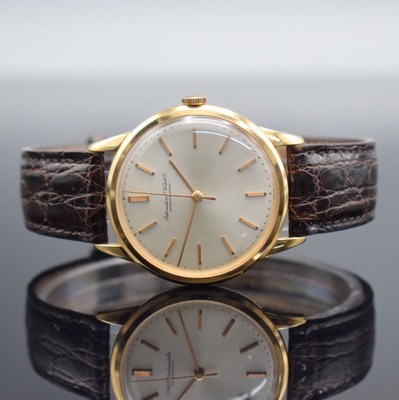 IWC Herrenarmbanduhr in RoseG 750/000 mit Kaliber 89, Schweiz um 1970, Handaufzug, 3- teil. Geh., Boden & Glasrand aufgedr., silb. Zifferbl. m. gold. ...