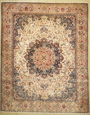 Esfahan fein, China, ca. 50 Jahre, Korkwolle mit Seide, ca. 305 x 242 cm, EHZ: 3