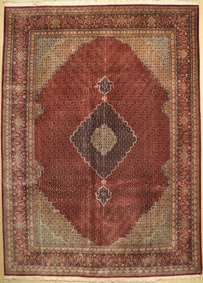 Täbriz fein, China, ca. 50 Jahre, Korkwollemit und auf Seide, ca. 380 x 280 cm, EHZ: 2-3