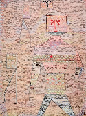 Paul Klee, 1879-1940, Farboffset auf Büttenpapier, "General en chef", 1932, l. Gebr.-sp., ca. 82x60 cm, Knicke