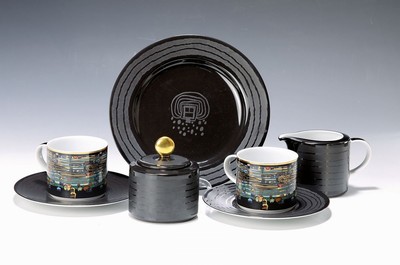 Friedensreich Hundertwasser, 1928 Wien - 2000, Kaffeeservice, 12 Tassen mit Untertassen, Milchkännchen und Zuckerdose, 8 Dessertteller, ars-mundi ...