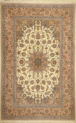 Esfahan fein, Persien, ca. 40 Jahre, Korkwolle mit und auf Seide, ca. 243 x 155 cm,ca. 1,0 Mio. Kn/qm, EHZ: 2