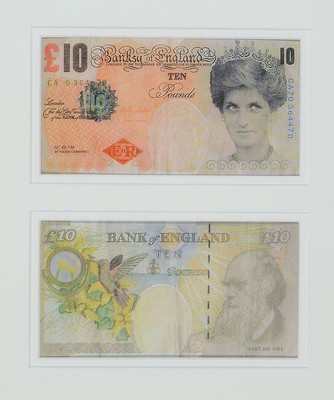 Banksy, zeitgenössischer britischer Künstler , zwei Exemplare der di-faced Tenner, Multiples, in beidseitig verglastem Rahmen, R.ca. 36x33 cm