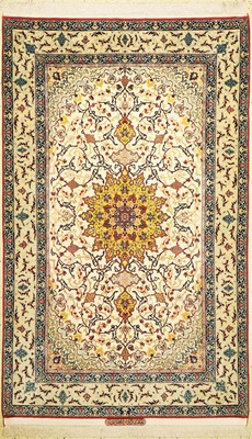 Seltener feiner Esfahan, Signiert, Persien,um 1930/1940, Korkwolle geknüpft auf Seide, ca. 228 x 142 cm, ca. 1,0 Mio. Kn/qm, EHZ: 2 feiner Esfahan ...