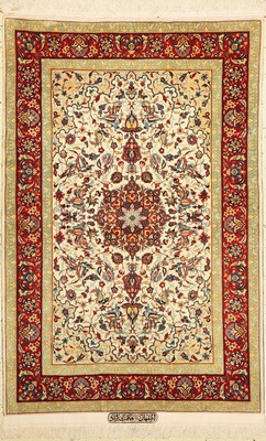 Esfahan fein Persien, Signiert (Hekmatnejad), um 1930, Korkwolle auf Seide, ca. 156 x 105 cm, ca. 1,0 Mio. Kn/qm, EHZ: 1-2(nahezu in perfektem ...