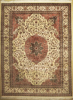 Esfahan fein, China, ca. 50 Jahre, Korkwolle, ca. 370 x 277 cm, EHZ: 2, (Fleckig)
