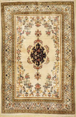 Ghom Seide, Persien, ca. 50 Jahre, reine Naturseide, ca. 220 x 147 cm, EHZ: 2-3
