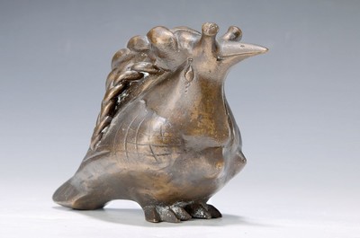 Gernot Rumpf, geb. 1941 Kaiserslautern, Elwedritsche mit geflochtenen Zöpfen, signiert und dat. 1993, Gießerstempel Strehle, H. ca. 13cm dazu ein ...