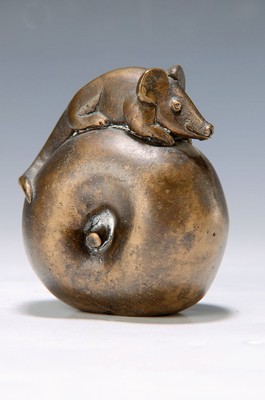 Gernot Rumpf, geb. 1941 Kaiserslautern, Maus auf Apfel, monogrammiert, Gießerstempel Strehle, H. ca. 10cm