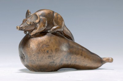 Gernot Rumpf, geb. 1941 Kaiserslautern, Maus auf Birne, Bronzeguß, monogrammiert, H. ca. 8.5cm