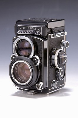 Kamera Rolleiflex 2.8F, mit Xenotar 1:2.8/60 und Heldosmat 1:2.8/80, mit Lederbereitschaftstasche und Anleitung. Verschluß defekt, Gehäuse in gutem ...