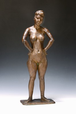 Prof. Karl Trummer, 1906 Fürstenfeldbruck - 1957 Mannheim, Bronzeskulptur, stehender weiblicher Akt, Unikat, (verlorene Form), H. 65 cm, diese ...