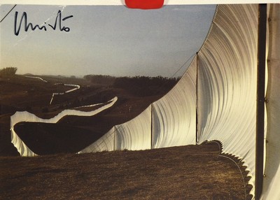 Christo, 1935 - 2020, Multiple/Autograph, Jean Claude und Christo, handsignierte Kunstpostkarte an Gary Sandman, selten handgeschriebene Postkarte ...