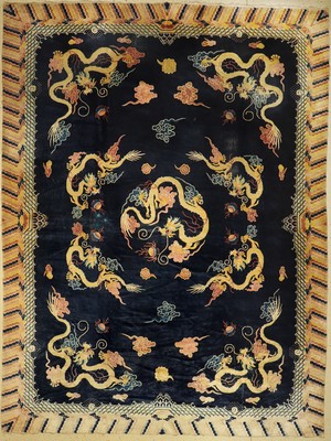 Peking Drachenteppich, China, um 1920, Wolle auf Baumwolle, ca. 400 x 305 cm, EHZ: 5-6