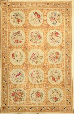 Petit Point alt, Europa, um 1930, Wolle aufWolle, ca. 303 x 192 cm, EHZ: 3, (geflickt)