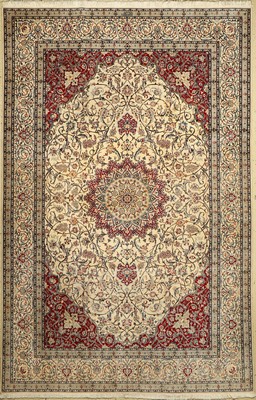 Nain fein(6 La), Signiert, (Habibian), Persien, ca. 60 Jahre, Korkwolle mit Seide, ca. 330 x 214 cm, EHZ: 2, (fleckig)