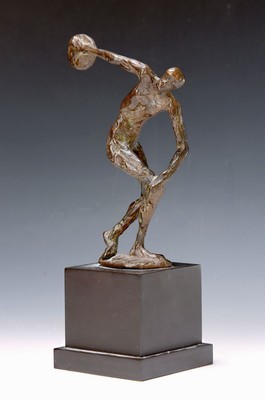 Albrecht Kneer, geb. 1923 Heidenheim, Diskobolus/Diskuswerfer, Bronzeskulptur, auf Holzsockel, H. ca. 21/29 cm, am Boden mit Etikett Kneer Collection