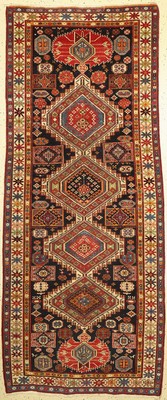 Schirwan antik (Schemakhy), Kaukasus, um 1880, Wolle auf Wolle, ca. 269 x 108 cm. Ein Stangenrauten Schirwan. Die Stufenrauten sind von roten Gubpa ...