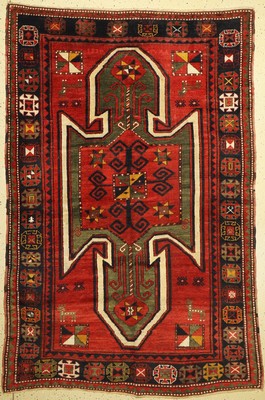 Sewan Kazak antik Kaukasus, um 1890/1900, Wolle auf Wolle, ca. 240 x 163 cm. Ein traumhaft schoener antiker Schild Kazak. Fein geknuepfte Wolle mit ...