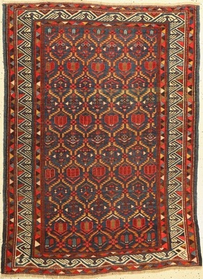 Bidjov antik, Kaukasus, um 1870, Wolle auf Wolle, ca. 153 x 113 cm. Ausgefallene Musterung für einen Bidjov mit Blumenmotiven auf blauem Fond, ...