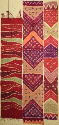 3 lots Brusttücher, Bali, Indonesien, um 1940/50, Seide handgewebt, ca. 300 x 55cm, gebraucht (mehrere Löcher).
