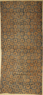 Batik Sarong, traditionelle Kleidung mit Rosetten und Ranken Rapportmuster, Indigoblau/Braun, handbedruckt, Yogyakarta, Indonesien, um 1940/50, ...