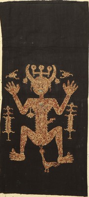 Tubular Kleid (Rohrförmig), traditionelle Kleidung, Sumba (Indonesien), um 1940/50, ca. 122 x 58 cm, Baumwolle, handgewebt mit Kaurimuschln ...