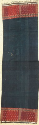 Traditioneller Schal, Sumatra (Indonesien), um 1930, ca. 150 x 50cm, Baumwolle, handgewebt und bestickt mit Metaleinlagen, gebraucht (Flecken, ...