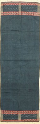 Traditioneller Schal, Sumatra (Indonesien), um 1940/50, ca. 140 x 50 cm, Baumwolle, handgewebt bestickt, gebraucht (kleine Löcher)