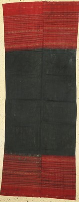 Traditioneller Schal, Sumatra (Indonesien), um 1930, ca. 200 x 75 cm, Baumwolle, handgewebt mit Metallbestickt, gebraucht (Löcher)