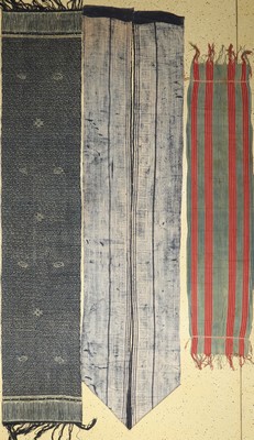 3 lots Traditionelle Kleidungsstreifen, Indonesien, um 1950/60, verschiedene Grössen, Baumwolle hand-gewebt/gefärbt, getragen