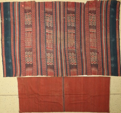 1x Toraja Zeremonial Kleidung und 1x traditionelle Kleidung, Toraja (Indonesien), um 1940/50, ca. 240 x 150 cm und 180 x 70 cm, Baumwolle, ...
