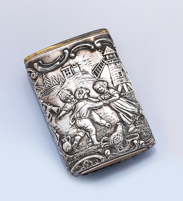 Streichholzetui, deutsch, wohl Hanau um 1900, 800er Silber, vorderseitig tanzende Kinder mit Windmühle im Hintergrund, rückseitig Fischer auf ...