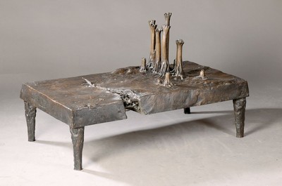 Leo Lionni, 1910-1999, Tavola Bassa, Bronzeskulptur, stilisierte Darstellung von Baumstämmen und Wurzeln, signiert, H. ca. 31 bzw. 64cm, L. ca. ...