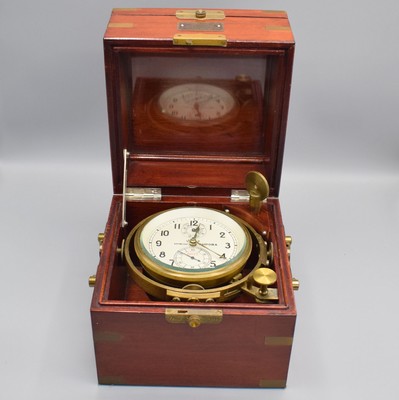 1. Moskauer Uhrenfabrik, Kirova, frühes Marinechronometer Nr. 8517, UDSSR 1960er Jahre, 3-tlg. Holzkasten m. Messingecken, orig. Transportkasten, ...