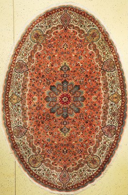 Täbriz fein Oval, Persien, ca. 60 Jahre, Korkwolle mit Seide, ca. 300 x 205 cm, EHZ: 2,(Mottenfraß)