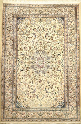 Nain fein(9 La), Persien, ca. 50 Jahre, Korkwolle mit Seide, ca. 324 x 219 cm, EHZ: 2(Mottefraß)