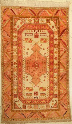 Uschak alt, Türkei, um 1960, Wolle auf Baumwolle, ca. 183 x 112 cm, EHZ: 2