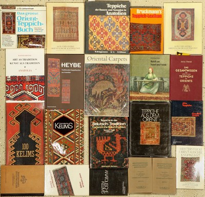 Konvolut aus 22 Teppichbücher, z.B. 100 Kelims von Yanni Petsopoulos, Teppiche der Bauern und Nomaden in Anatolien von W.Brüggmann & H.Böhmer.