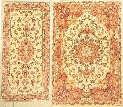 Ein Paar Täbriz fein, Persien, ca. 50 Jahre, Korkwolle mit Seide, ca. 158 x 106 cm, und ca, 150 x 70 cm, ca, 500.000 Kn/qm, EHZ: 2(ohne Fransen)