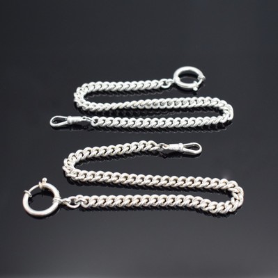 2 Taschenuhrketten in Sterlingsilber, Panzerketten ohne Verlauf, mit Federring & Karabiner, L. jeweils ca. 30 cm, Gew. ca. 78g, EZ 1-2