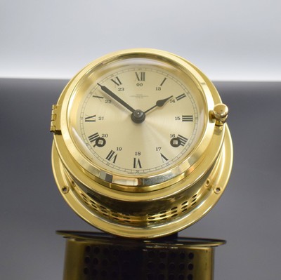 WEMPE Chronometerwerke Hamburg Schiffswanduhr mit 8-Tagewerk und Glasenschlag, Deutschland um 1970, pol. & zaponiertes Messinggeh., vergl. ...