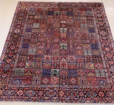 Bachtiar Palastteppich, Persien, um 1950, Wolle auf Baumwolle, ca. 450 x 375 cm, EHZ: 2