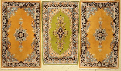 3 Lots Kerman, Persien, ca. 50 Jahre, Wolleauf Baumwolle, ca. 150 x 90 cm, EHZ: 2