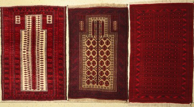 3 Lots Belutsch, Gebetsteppiche, Persien, um 1960, Wolle auf Wolle, ca. 140 x 90 cm, EHZ: 2