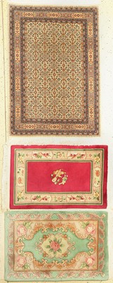 2 Chinesische Savonnerie, ca, 93 x 65 cm, und Albanischer Mud, ca. 119 x 94 cm, EHZ: 2